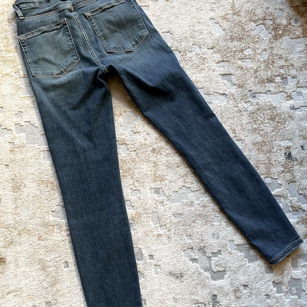 Gently used Good American stretch crop in a size 0… - Picture 3 of 3